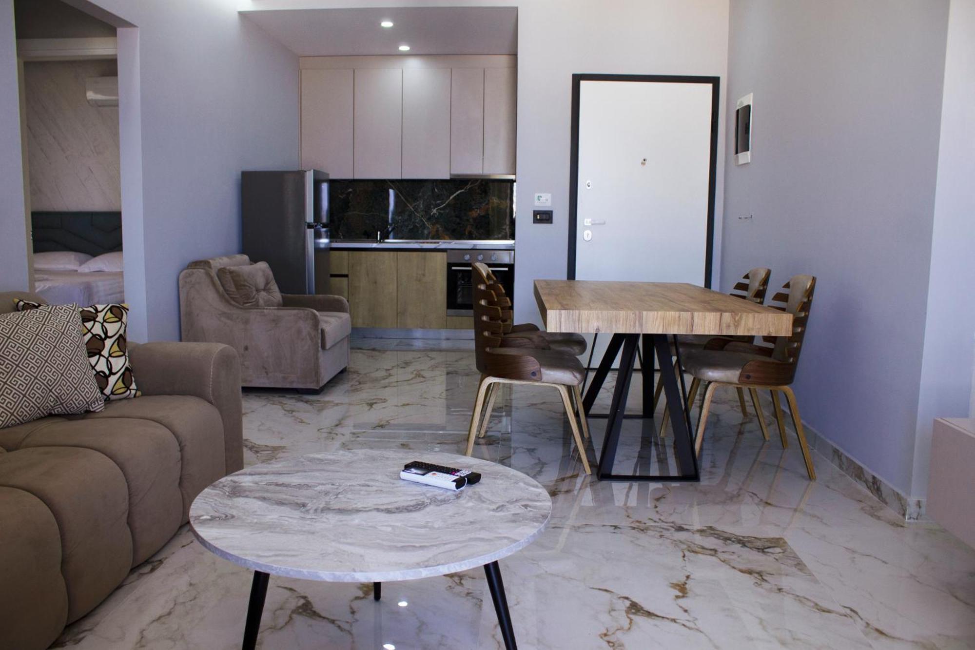 Day Lux Apartment Sarande